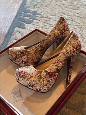 Floral Embellished Platform Pumps - Beige Multi